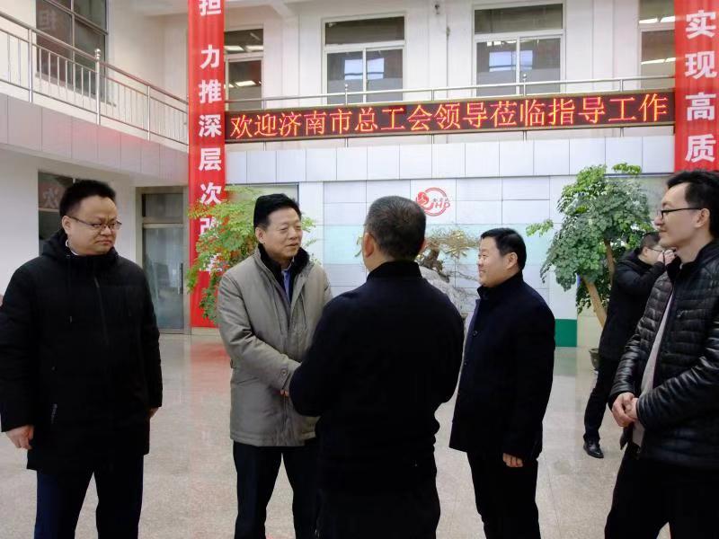 区工会副主席李爱国，心博买球_心博买球集团袁洪彬、孟祥利共同参加活动。