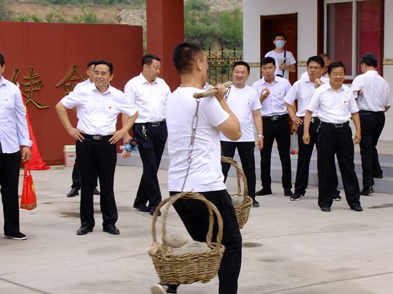 让党旗高高飘扬---心博买球_心博买球集团党员参观大峰山红色教育基地活动