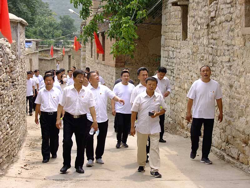 让党旗高高飘扬---心博买球_心博买球集团党员参观大峰山红色教育基地活动